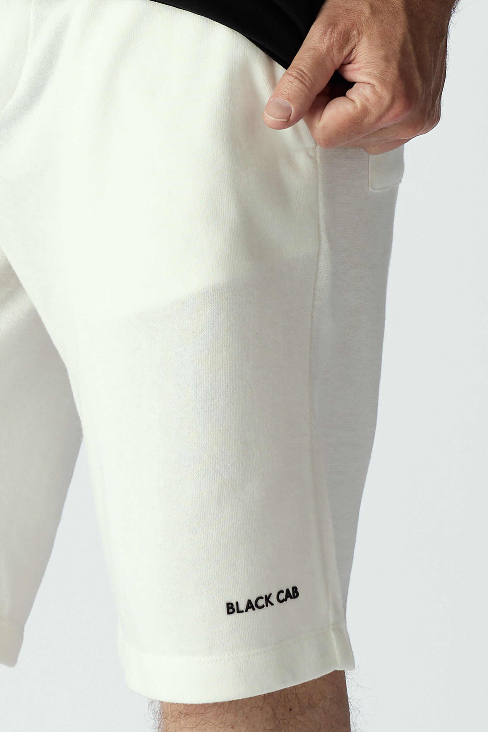 BLACKCAB-04 WHITE（左裾ロゴ）2024年新作